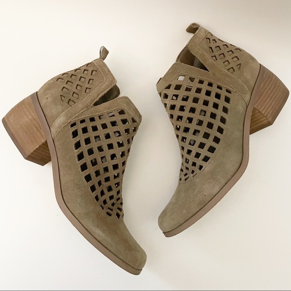 Crown Vintage taupe leather laser cut booties 8.5 - Picture 8 of 10